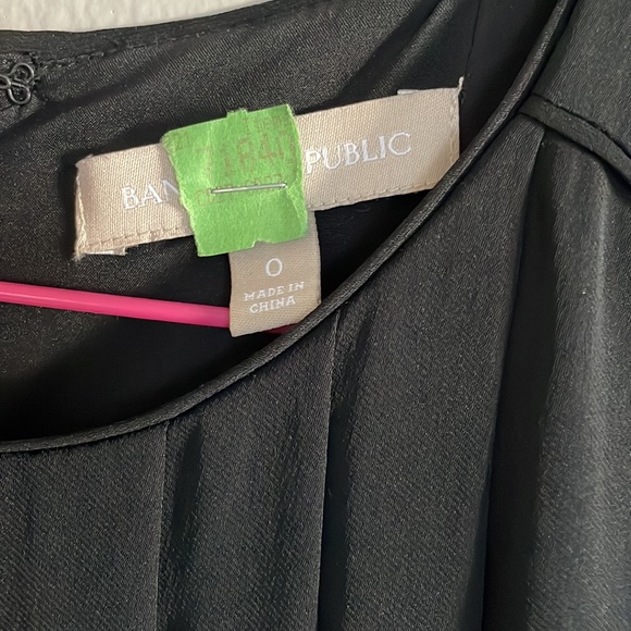 Banana Republic pleated dress - Picture 3 of 7